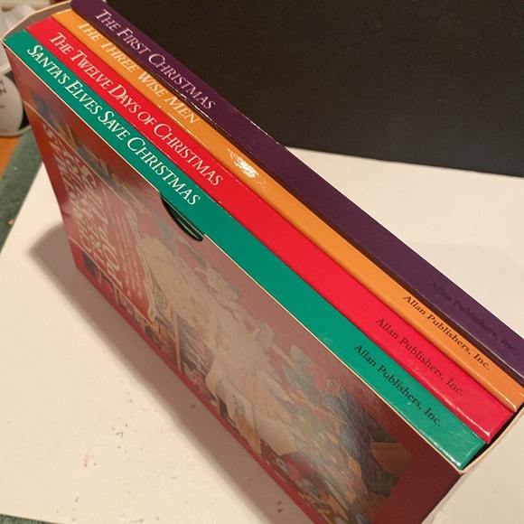 NIB & Vintage 1991 Christmas Treasury, Set of 4 Pop-up Classic Books - Picture 3 of 6